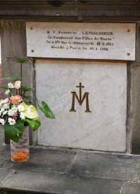 Túmulo do Padre Frederic Le Vavasseur