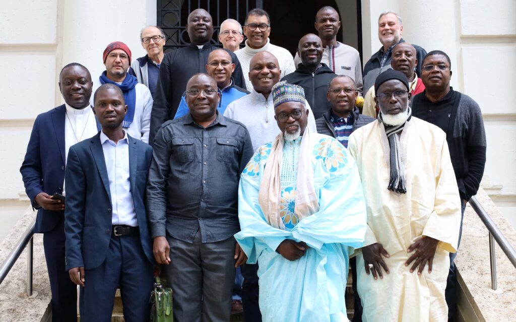 Visit from the Senegalese Muslim Leader to the Generalate El Hadji Thierno Amadou Bâ, Khalif General of Bambilor in Senegal