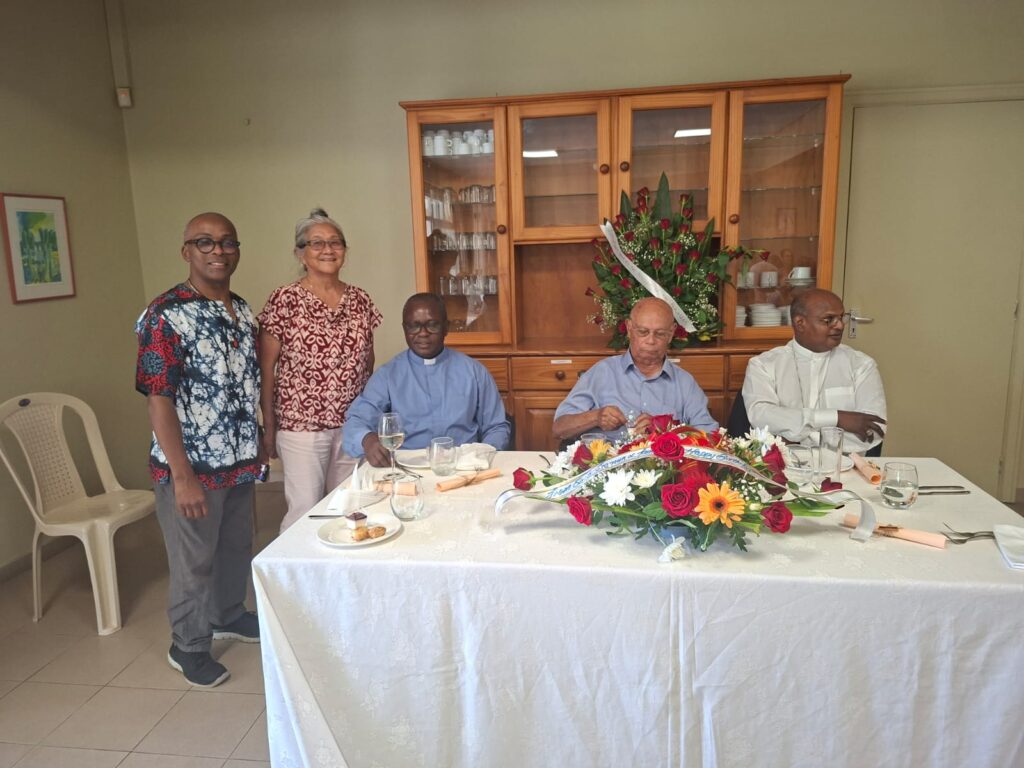 On Wednesday, 29 October, the Church of Mauritius in general and the Spiritan family in particular were celebrating. And with good reason: Father Guy Simonet turned 100! A century of life, faith, service and passion at the heart of the mission.