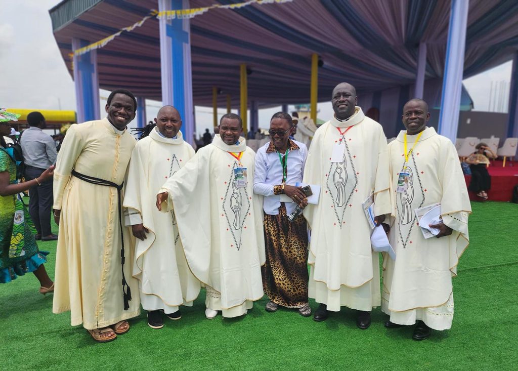 For us, Spiritan missionaries (C.S.Sp), these visits represent a call to rediscover our charism and the way we live out our mission, in the footsteps of Claude Poullart des Places and François Libermann. They invite us to rekindle our missionary zeal in the Holy Spirit, whose seal we bear, and to commit ourselves more deeply to social justice, while being artisans of peace and reconciliation. Finally, they encourage us to form Christians who are strong in faith and fully engaged in the life and transformation of society.